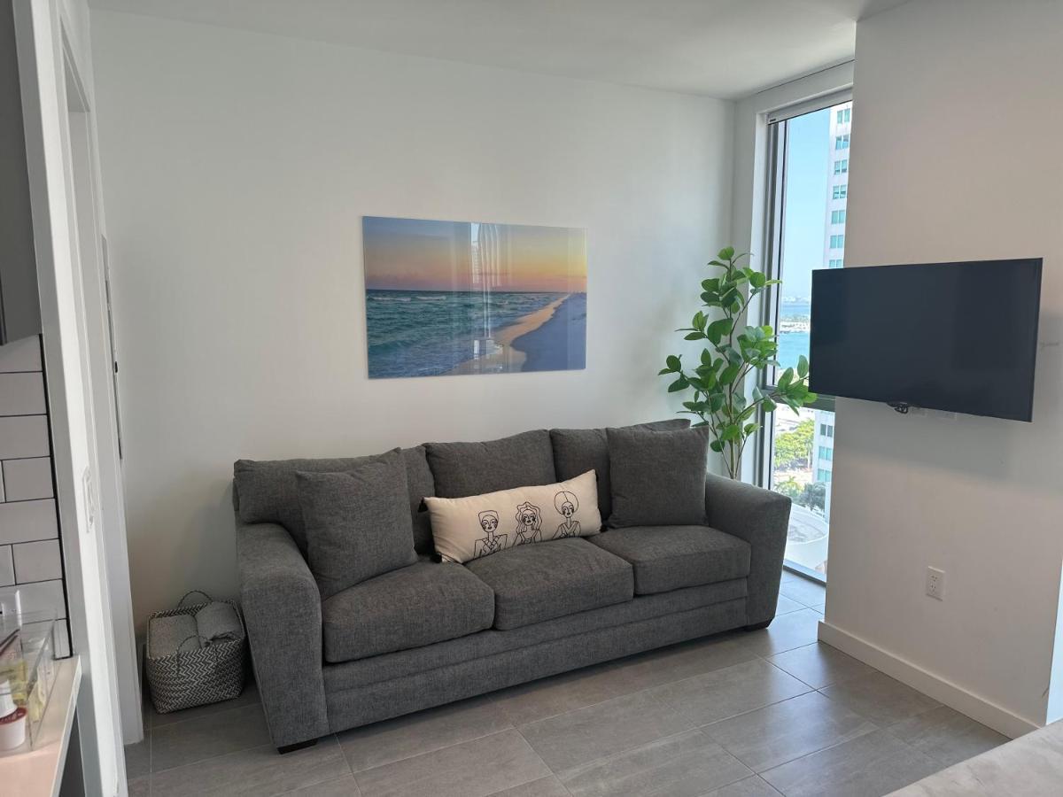 Comfortable Studio With King Bed And Queen Sofa-Bed Miami Kültér fotó
